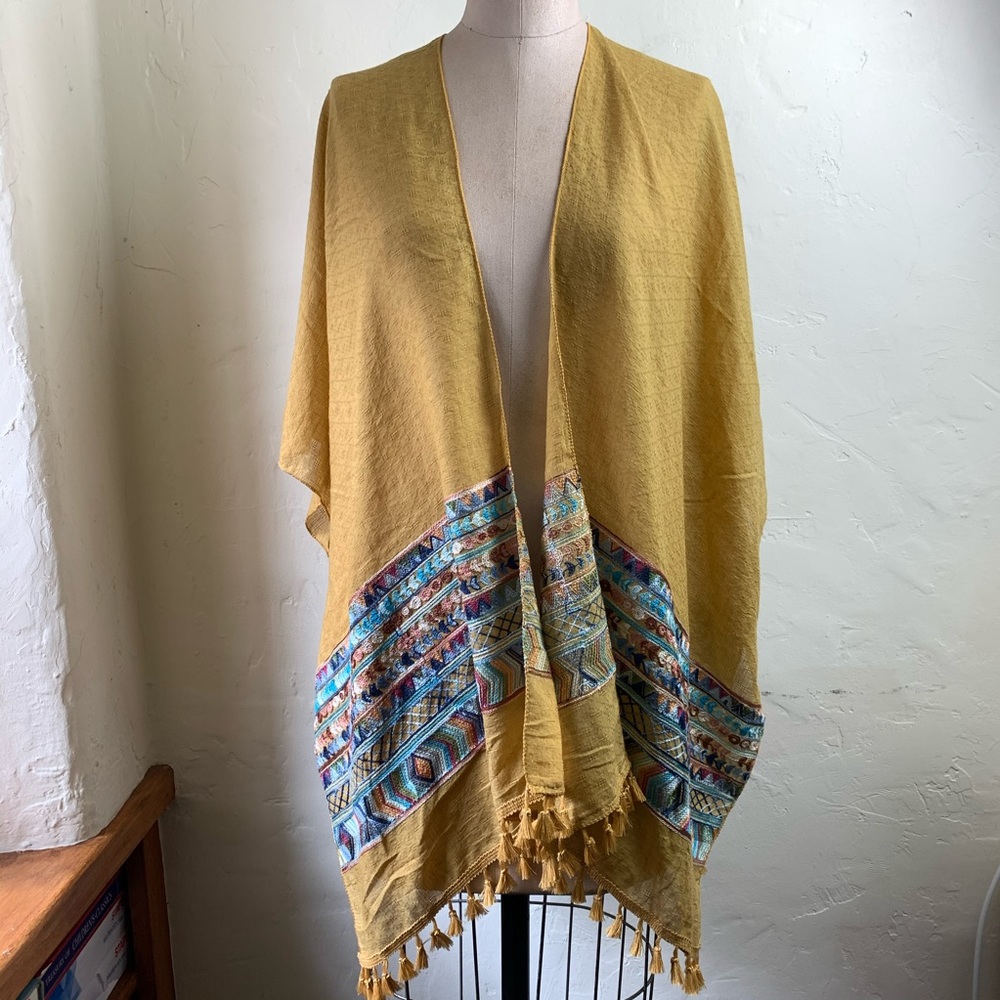 BOHO Tassel Kimono - Picture 2 of 14